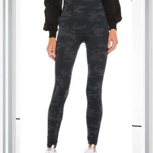 SPANX‎ Look at me Now seamless camo leggings size medium
